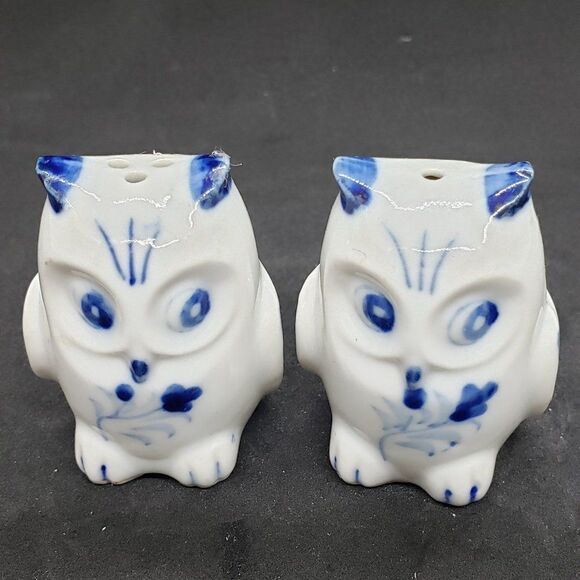 Porcelain Vintage Blue White Owl Salt and Pepper Shaker Set with Tray - Picture 11 of 11